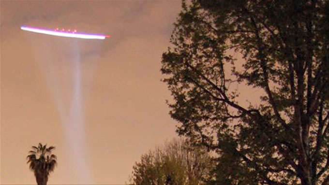 中国の杭州蕭山国際空港に出現したUFOの写真2